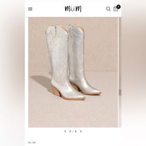 Gently used tall boots, maybe worn once.